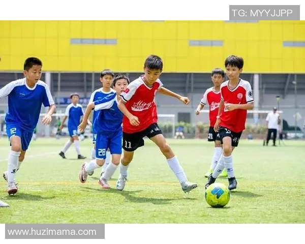 我们班足球明星的成长故事与赛场上的辉煌瞬间